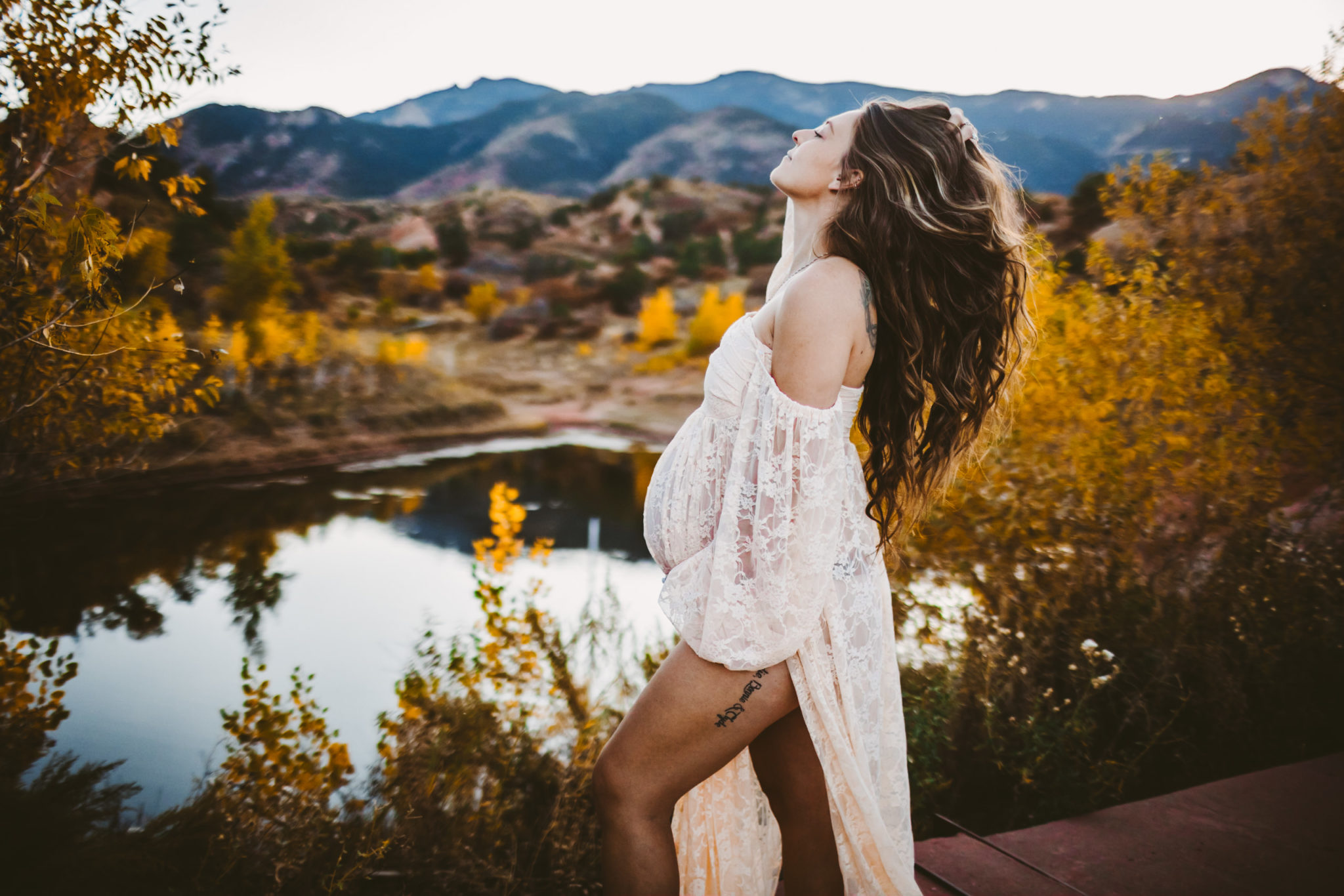 boudoir maternity photos at red rocks in the fall